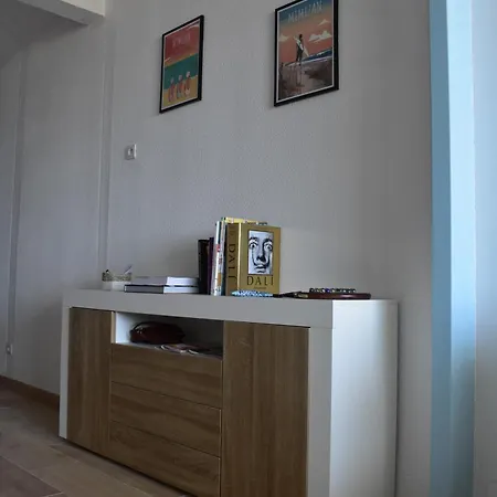 T2 - Front De - 2 A 4 Personnes Appartement *